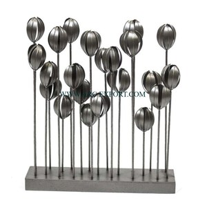 最新パターン新しい到着シルバーニッケルメッキ光沢のあるポーランドの家庭装飾オブジェクト木製ベースの結婚式の贈り物