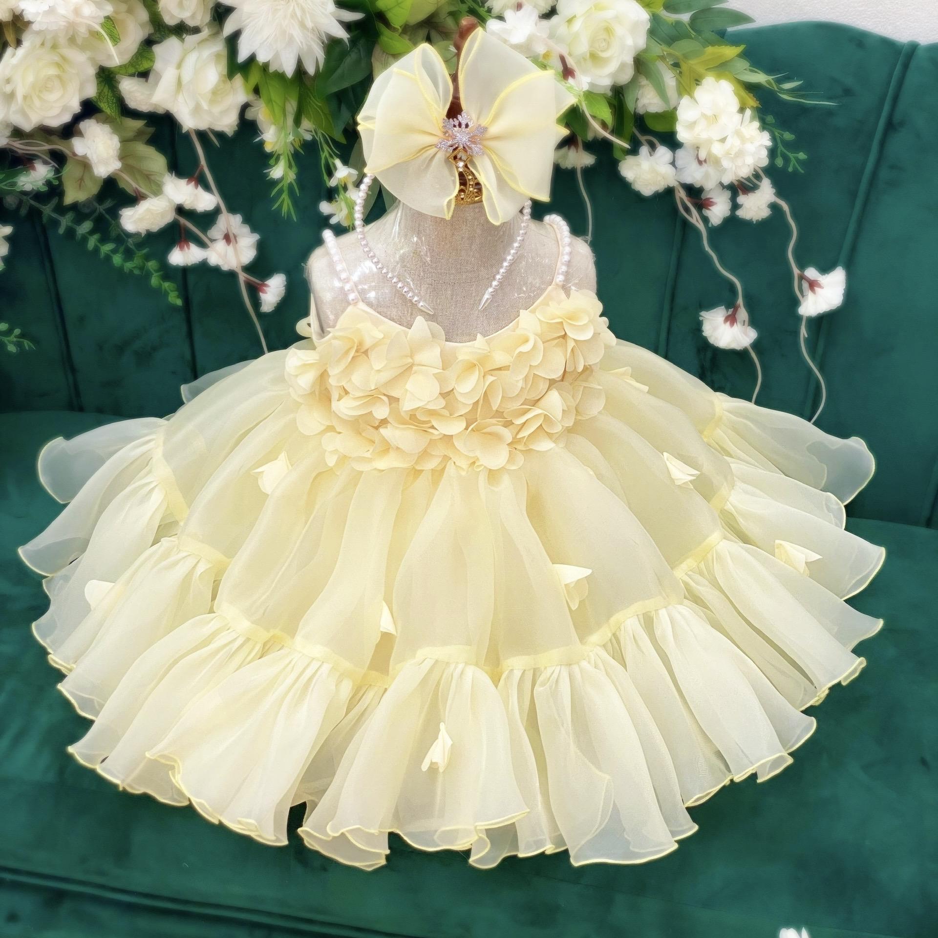 สีเหลืองครีม