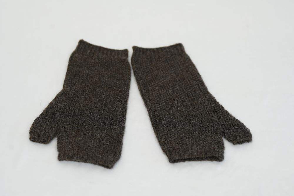 สีน้ำตาลเข้ม