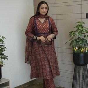 花卉图案红色棉三件套<span class=keywords><strong>Kurta</strong></span> Palazzo Dupatta套装镜子装饰节日准备春季冬季