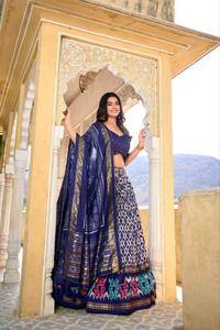 לבן פטולה טוסאר משי rajasthani leenga choli