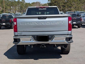 <span class=keywords><strong>2025</strong></span> silverado 2500 lt v8 דיזל אפור מתכתי כהה פנים r20 גודל צמיג שמאל בשימוש מכוניות