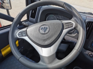 福田3吨汽油轻型卡车，单舱和4.2米长的货物车身