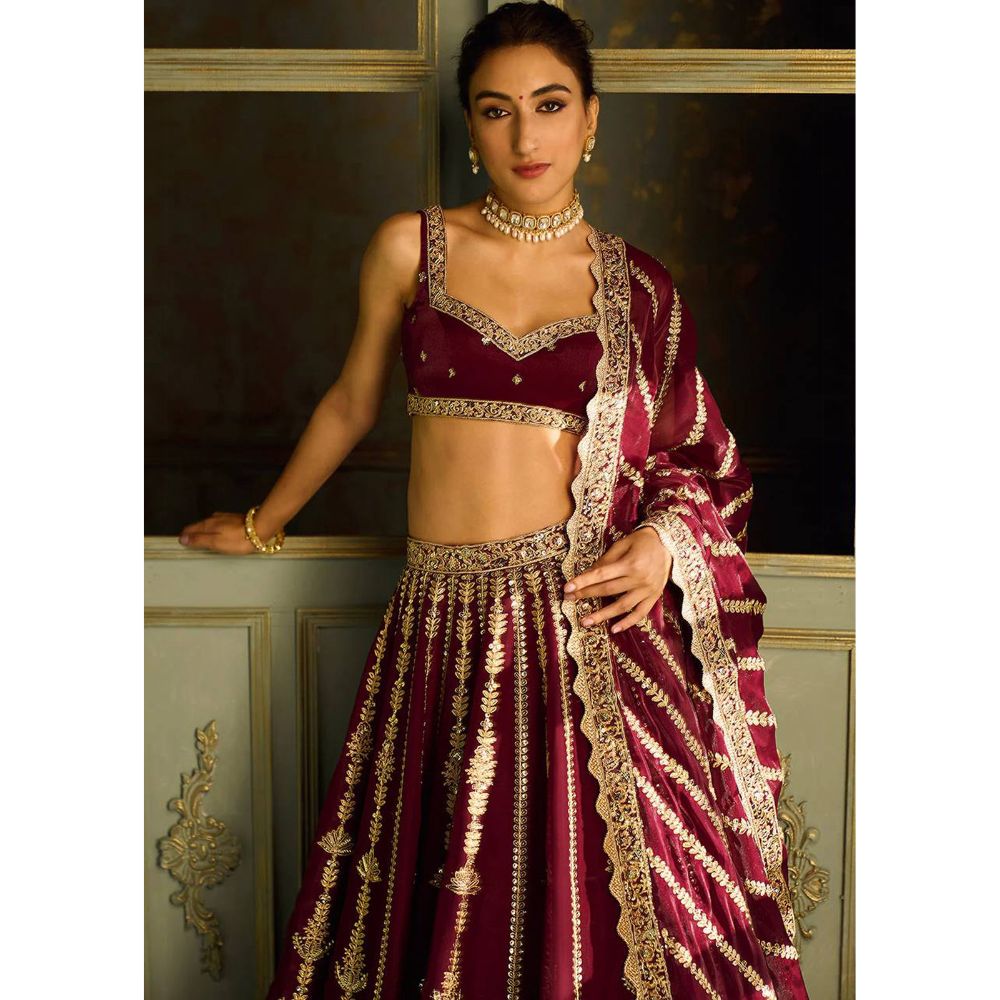 สีน้ำตาลแดง