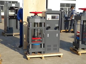 Máquina de prueba de compresión completamente automática con garantía de 1 año Fabricada por... - Product Image 2