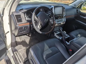2020 T-o-y-ota for Land Cru-iser 5.7L V8 4WD with Locking <strong>Center</strong> Differential Unmodified <strong>Used</strong> 2020 for for Land Cruiser for Sale