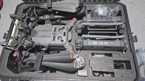 D J I Matrice 350 RTK无人机，带Zenmuse H20T热像仪 + 2个遥控器 + 4个电池