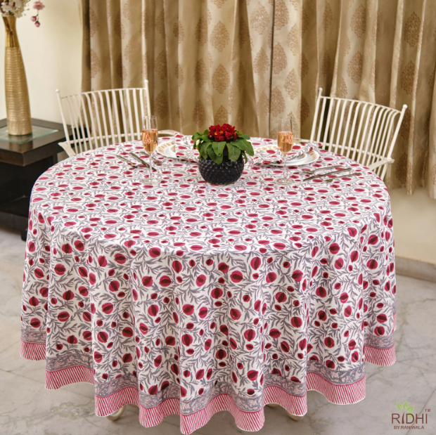 Rouge vin profond, rose cerise