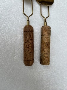 现代金镜钢沙拉服务器套装，带光滑木制手柄，带镜面抛光现代餐饮 - Product Image 2