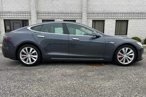 2024特斯拉Model S P85D高级性能左转向智能制造带后置摄像头提升您的驾驶体验