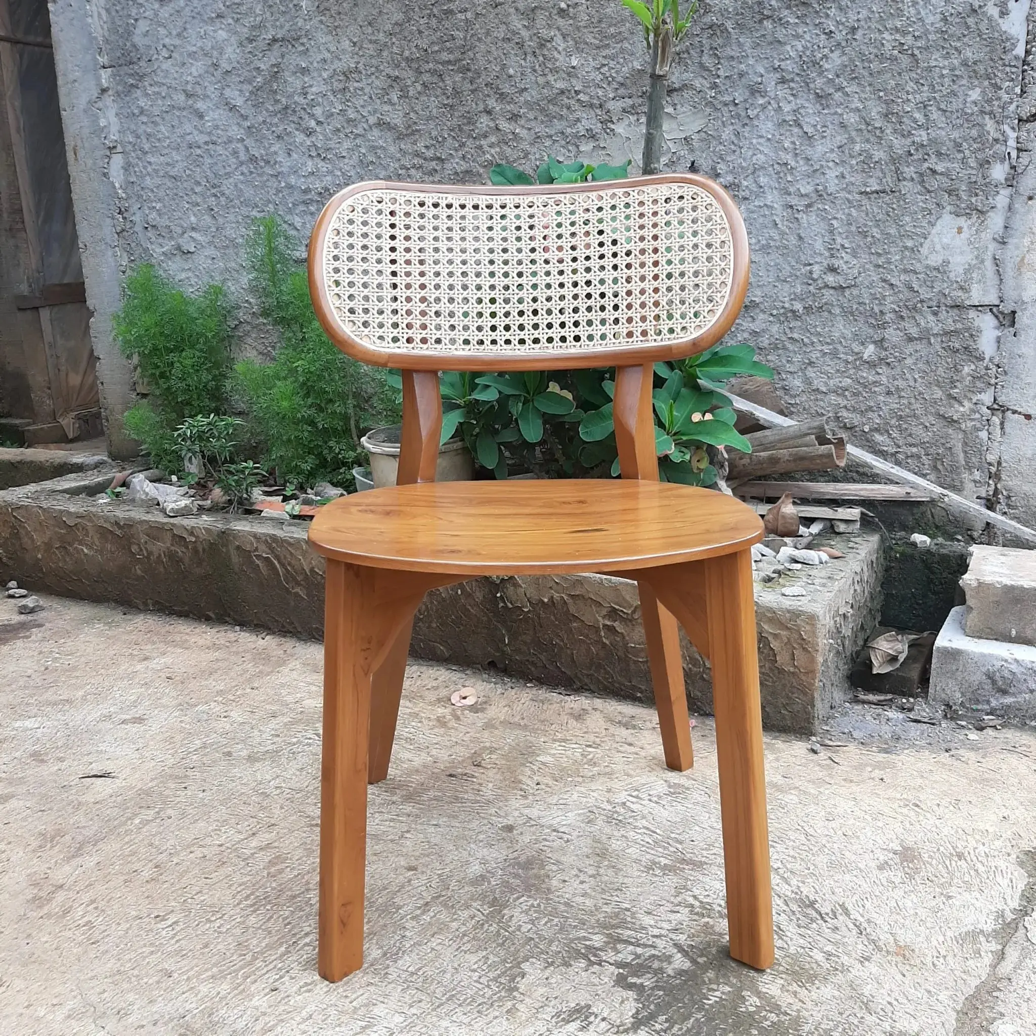 ריהוט חדר אוכל מודרני יוקרה עץ טיק סיטונאי זול כיסא אוכל מעץ מלא כיסא עץ עם גב קש כסאות אוכל
