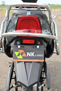 高性能48V 650W電動スクーター30KM/Hスピード45KMレンジショックアブソーバーがでこぼこ道にスムーズに乗る - Product Image 4