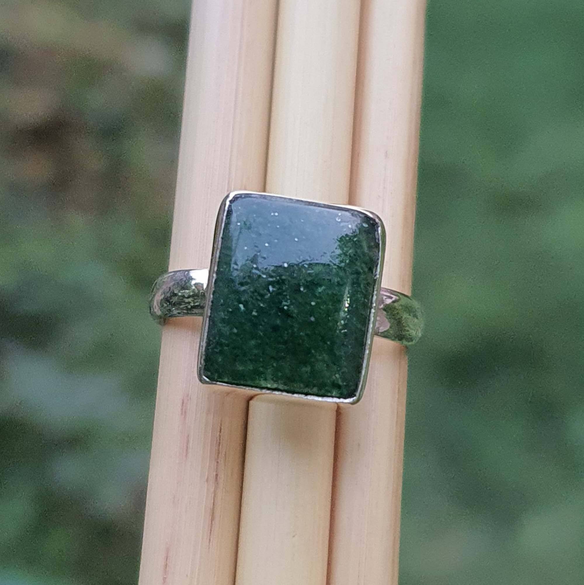 สีเขียว