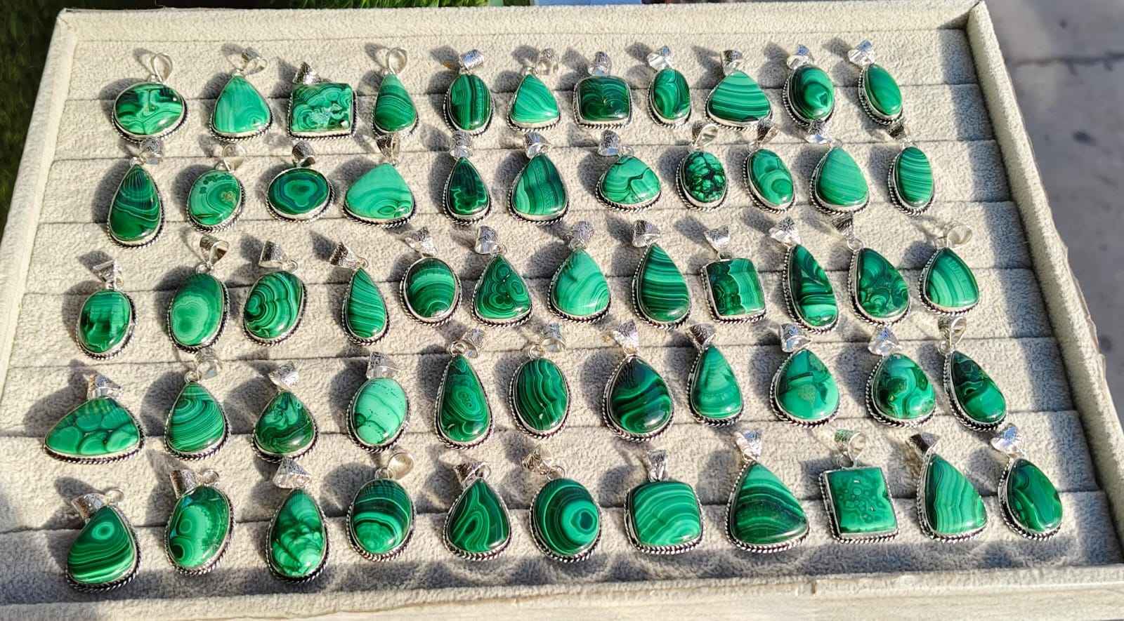 สีเขียว