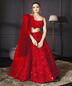 デザイナーLehengaCholi: インド人のための複雑な刺EmbroideryブライダルレヘンガチョリセットとエレガントなパーティーウェアLehengaCholiセット - Product Image 1
