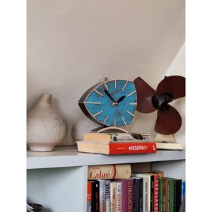Orologio da tavolo asimmetrico marrone turchese-silenzioso senza ticchettio in legno orologio da tavolo unico regalo di Natale - Product Image 3