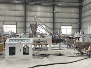Pannello recinzione profilo pavimento in legno di plastica rivestimento della parete WPC riciclato PE Decking macchina per la produzione