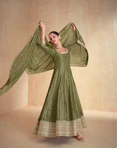 Tela Jacquard de viscosa de primera calidad con codificación de bordado Dori + Zari + <span class=keywords><strong>Sequence</strong></span> + Paper Mirror Work Cosido Anakali Suit Fir Adultos