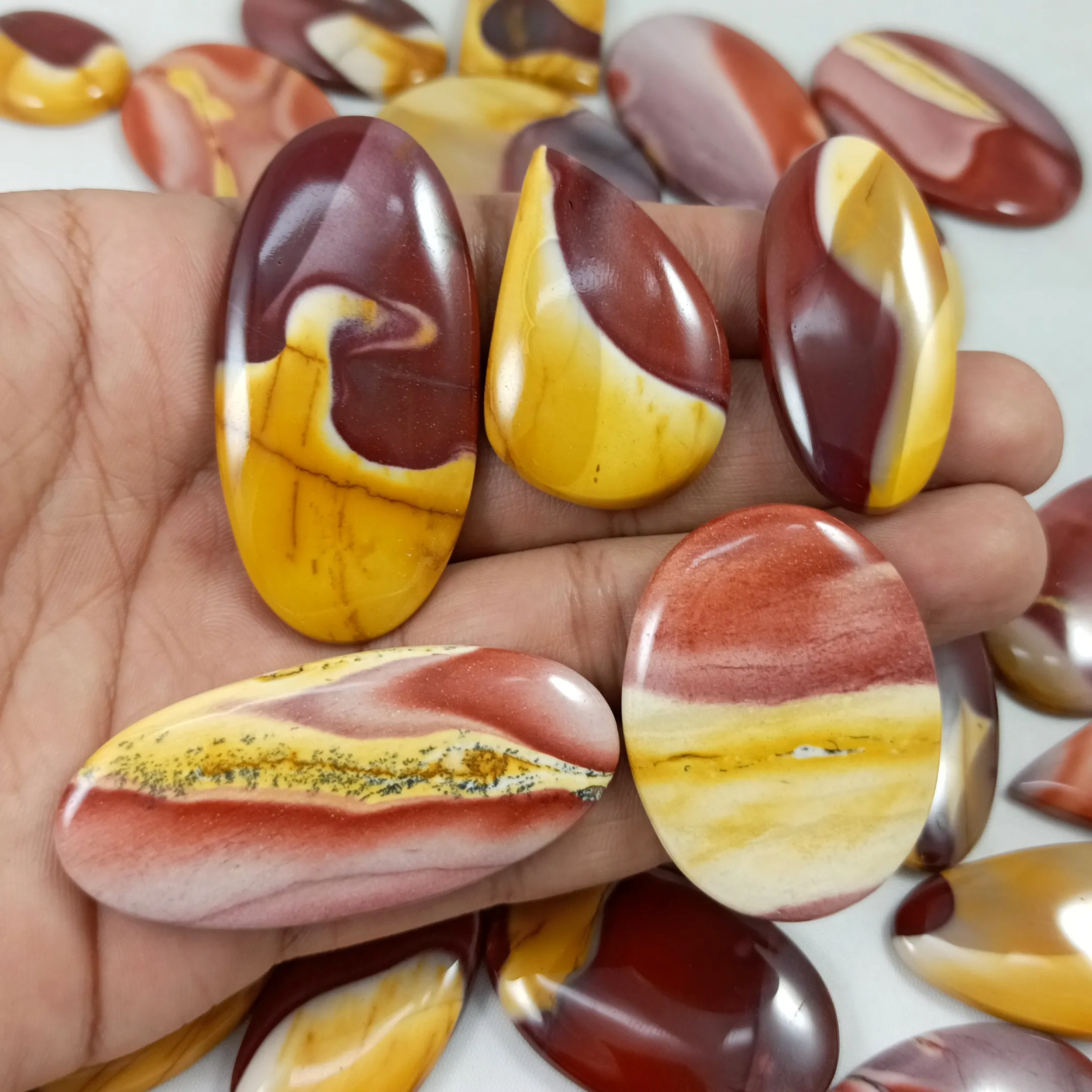 Mookaite naturale Cabochon Mix forma e dimensioni Mookaite lotto di pietre preziose sciolte per la creazione di gioielli