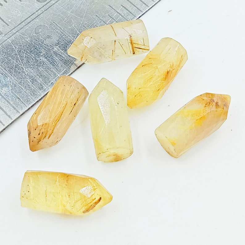 สีเหลือง