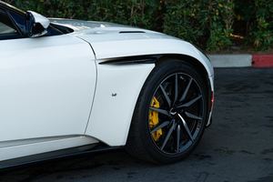 2017阿斯顿·马丁DB11 V12 Coupe RWD