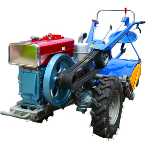 畅销农机两轮手12HP 13HP 15HP手持手扶拖拉机在拖拉机后面行走
