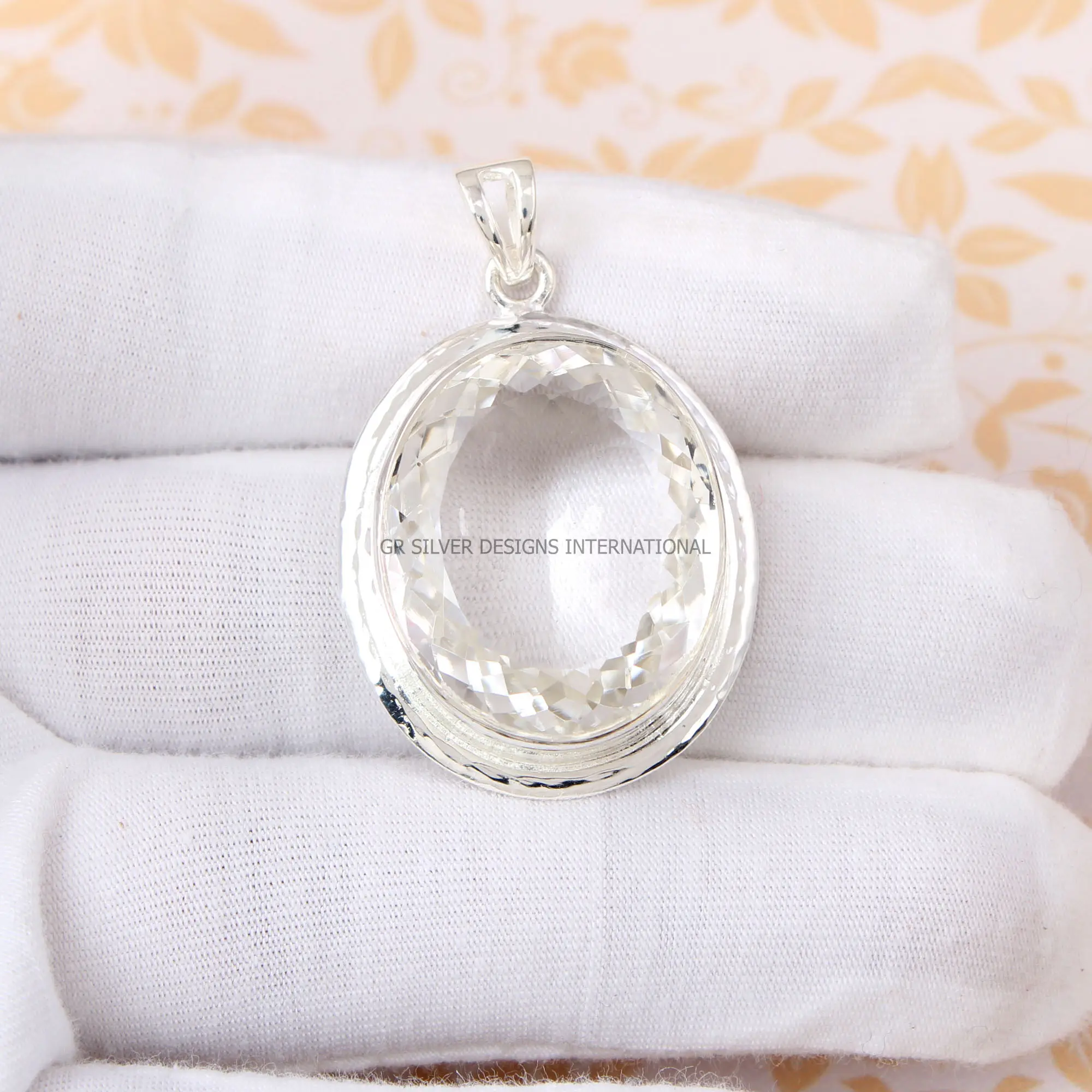 Vente en gros de pendentif en cristal de quartz clair naturel pendentif en pierres précieuses fabricant de gros de bijoux