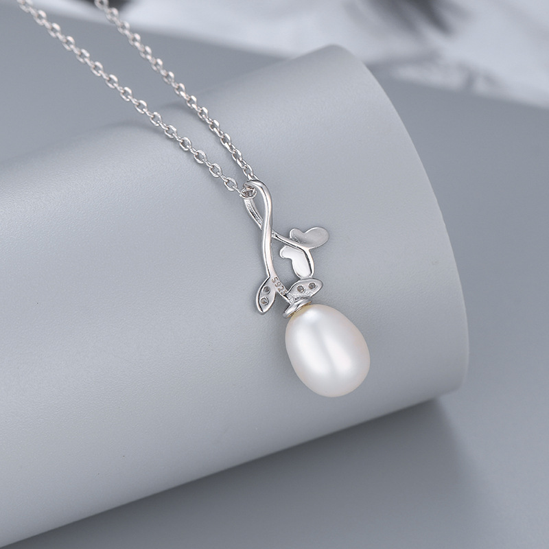 WM2268 Pearl necklace