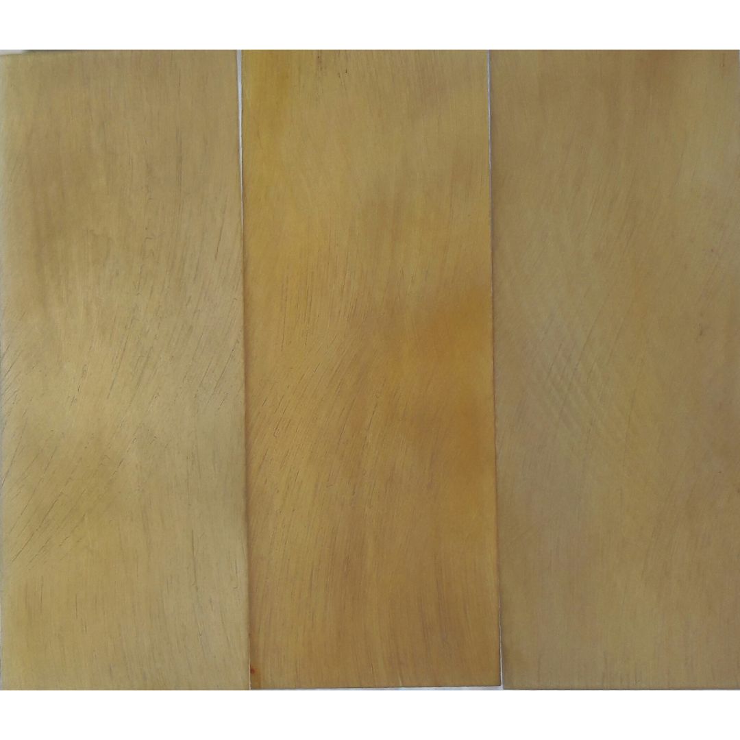 สีขาวนม