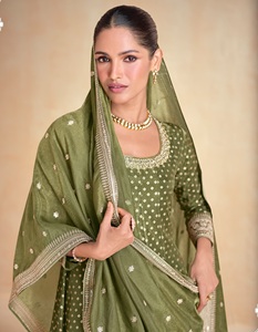 Tela Jacquard de viscosa de primera calidad con codificación de bordado Dori + Zari + <span class=keywords><strong>Sequence</strong></span> + Paper Mirror Work Cosido Anakali Suit Fir Adultos