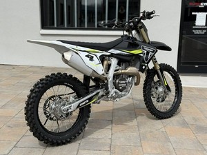 En iyi performans <span class=keywords><strong>2025</strong></span>-Triumph <span class=keywords><strong>TF</strong></span> 450-RC Edition Jet siyah/saf beyaz yeni Motocross motosiklet dünya çapında ihracat hazır