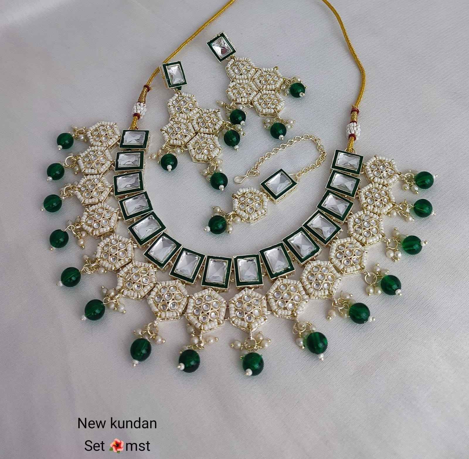 สีเขียว