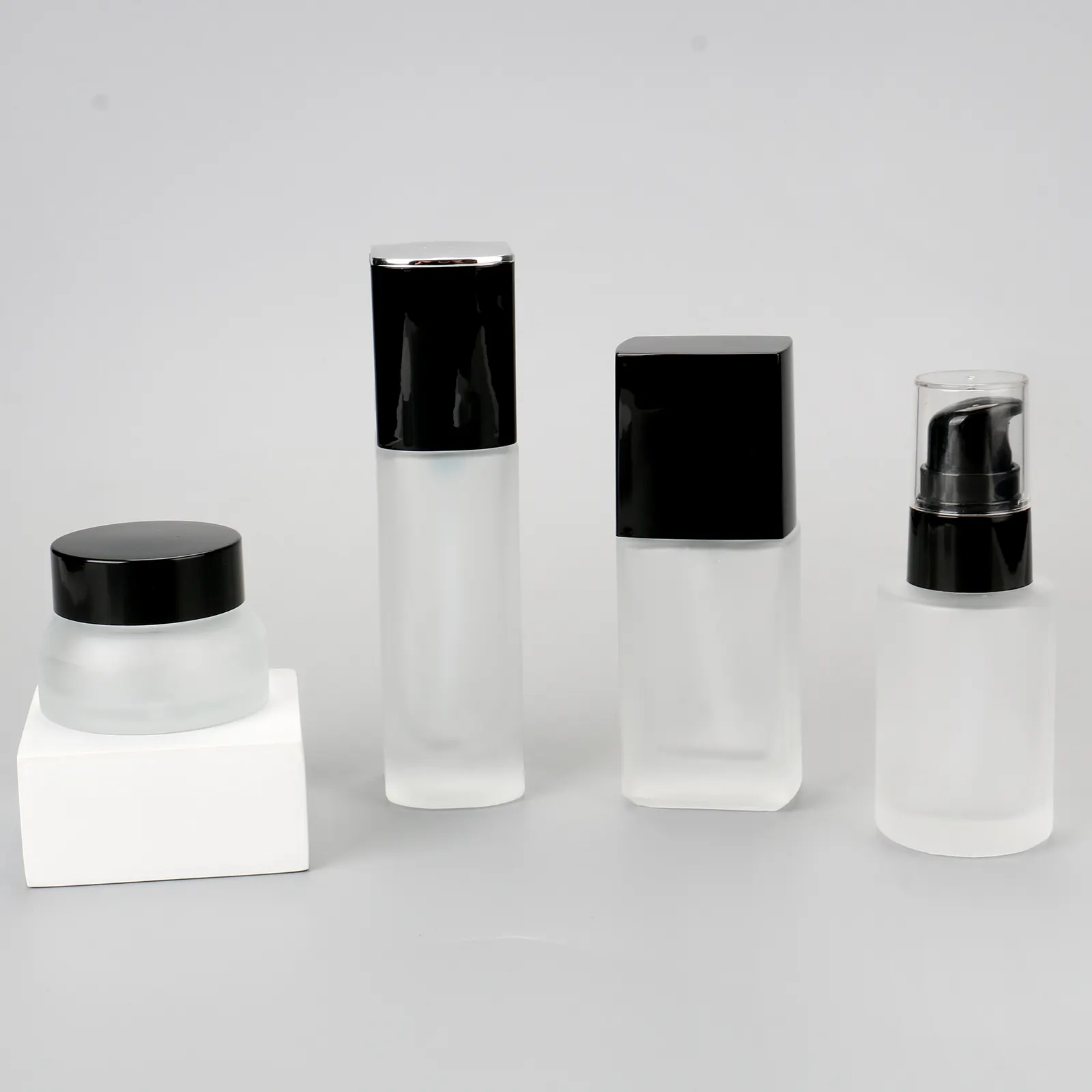 Transparente plano cuadrado 30ml botella de base líquida 30g tarro de crema botellas de vidrio esmerilado con bomba de loción