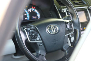 รถซีดานมือสอง2013 Toyota Camry ไฮบริด XLE FWD พรีอุสเบาะรถยนต์ไฟฟ้า R19ยางเกียร์อัตโนมัติผลิตจากญี่ปุ่นซ้าย