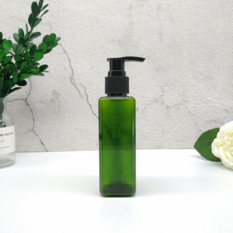 สีเขียวเข้ม