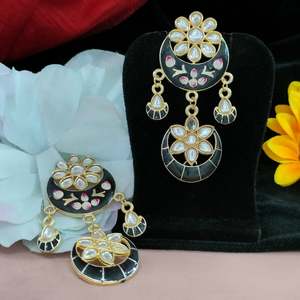Kundan çivili Meenakari ay küpe moda Dangle ile çağdaş Charm geleneksel sanat büyüleyici etkisi yaratır