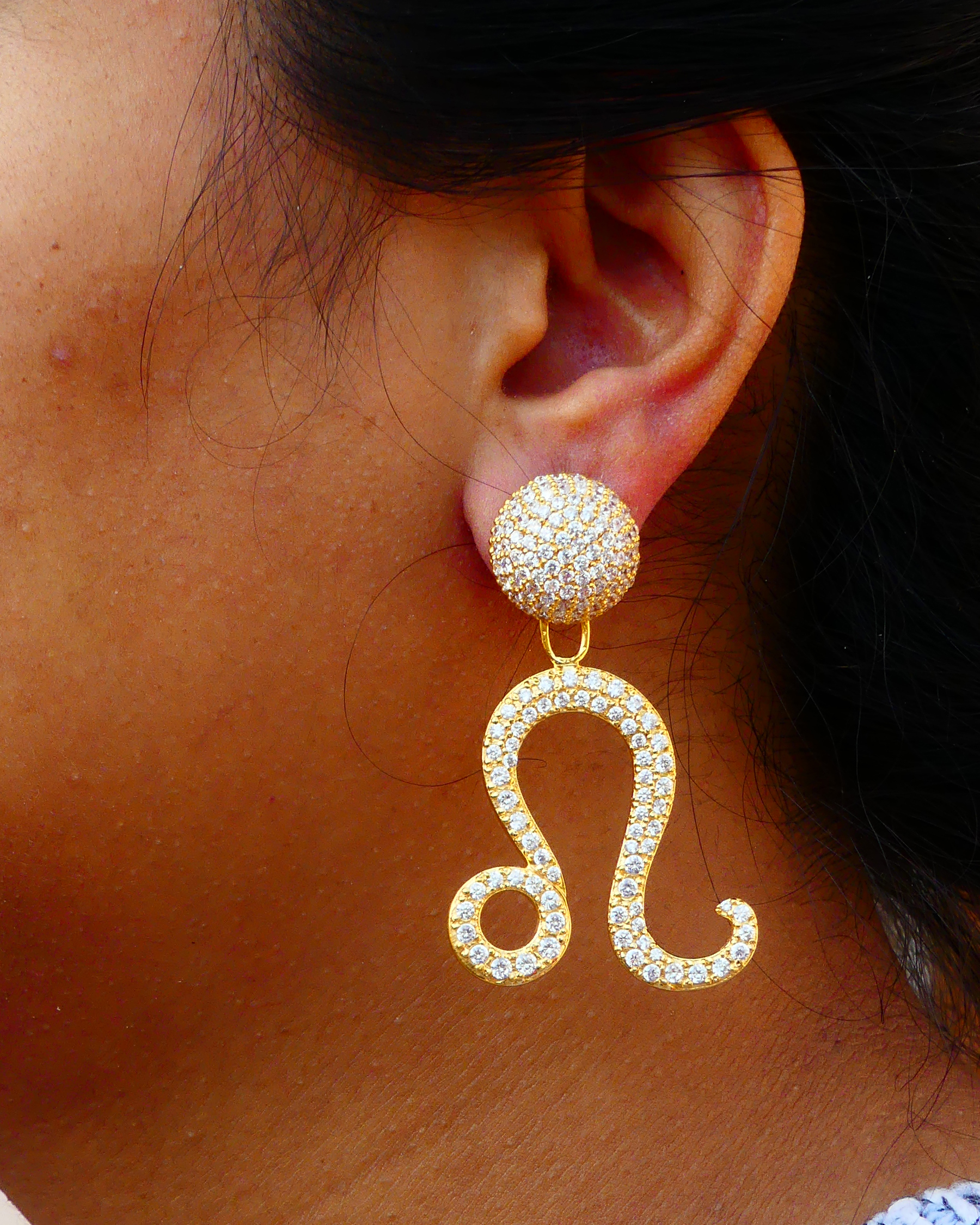 สีเหลือง