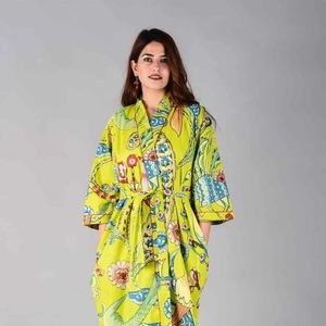Kadınlar için el yapımı hint pamuk Kimono Robe baskılı seksi Patchwork tasarım yaz bahar gece elbisesi geri dönüşümlü bornoz düşük fiyat