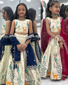 顶级儿童特别刺绣Lehenga <span class=keywords><strong>Choli</strong></span>套装，优雅的细节Lehenga搭配漂亮的搭配钱包