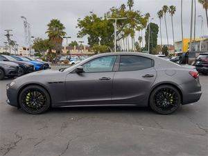 2022 m a <span class=keywords><strong>s</strong></span> r a t i gibli trofeo rwd sedan בשימוש נקי פנים אור מושבים פנימי גג פתוח מושבים