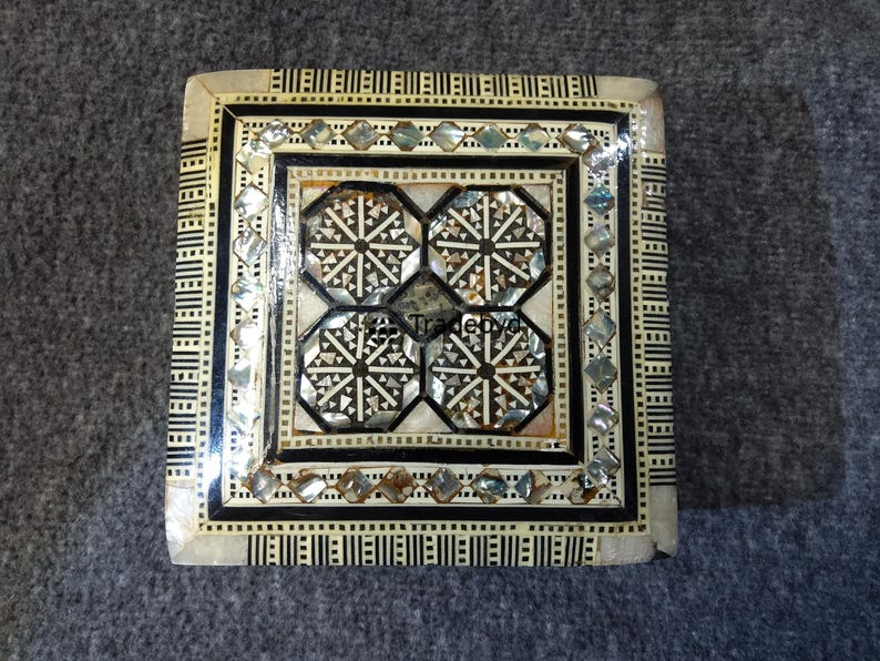 Available in different Colors