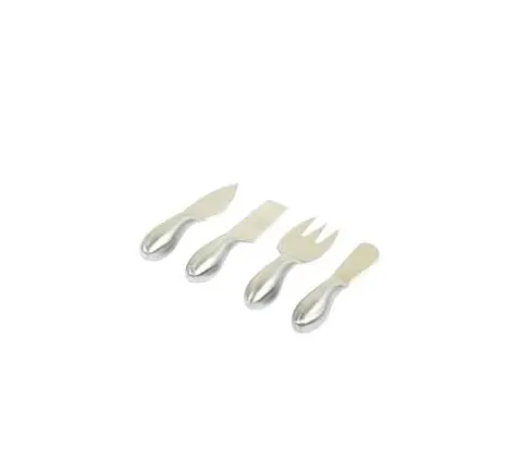 Set di coltelli da formaggio carini in argento e acciaio e pezzo e tavolo da pranzo fatto a mano marring breakfast butter use knife