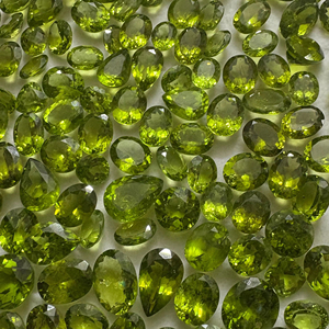 Sertifikalı 100% doğal yeşil Peridot cilalı armut kesim yüksek kalite toplu gevşek sertifikalı 100% doğal yeşil cilalı armut kesim