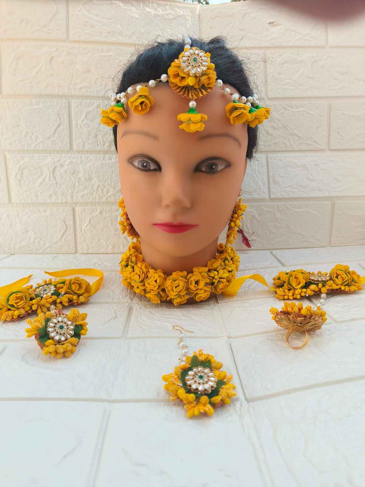 สีเหลือง