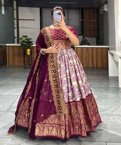 Koyu kırmızı renk kısmen aşınma ağır zengin görünümlü saree işlemeli unstitched bluz toptan alıcı tarafından ethnicgarment