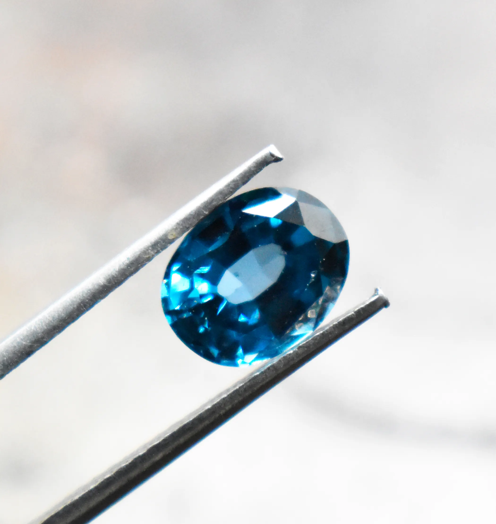 London Blue Topaz 9X7mm Oval Facetado Lab Grown Piedras preciosas sueltas para anillo Colgante Pendientes Collar Joyería Piedra preciosa azul