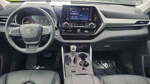 2022 Toyota Highlander XLE FWD with Dark Leather Seats Automatic Gearbox R18 Tires Rear <strong>Camera</strong> - Product Image 5