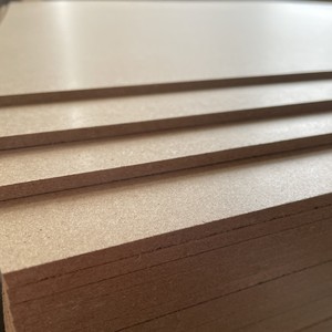 最も安いカスタマイズサイズプレーン<span class=keywords><strong>Mdf</strong></span>壁パネルボードシート8Mm 18Mm 38Mm装飾用パッキング