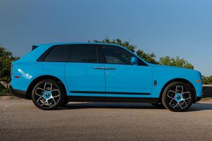 2022 R O L L S R O Y-CE C u l l i n-a-n B l a ck b-adge 6.75 litre turboşarjlı V12 araba yüksek talep sıcak satış kullanılan - Product Image 2