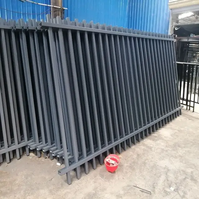 Decorazione balaustre per esterni Design ringhiera binario in ferro battuto balaustra recinzione